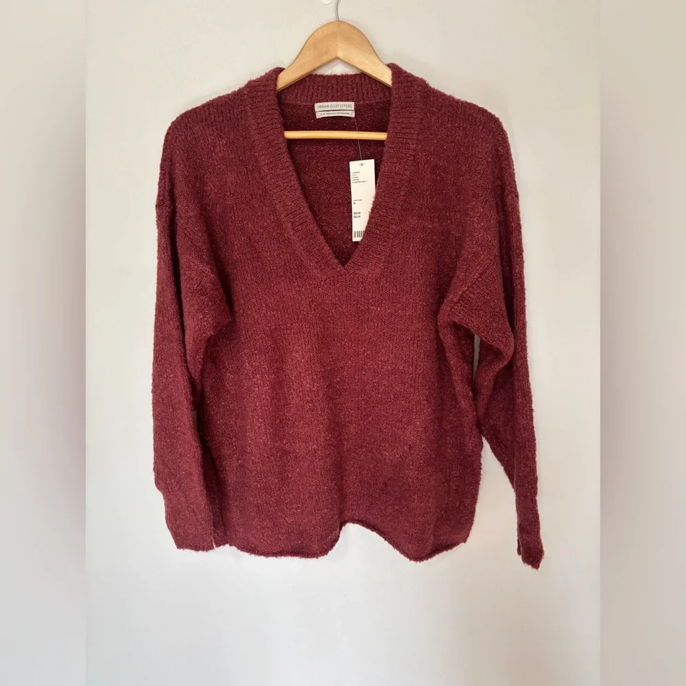 Urban Outfitters Rosie Cozy V Neck Fuzzy Sweater Women’s Medium Maroon Boxy
